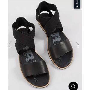 SOREL Ella™ Leather Sandal Size 8.5 in black